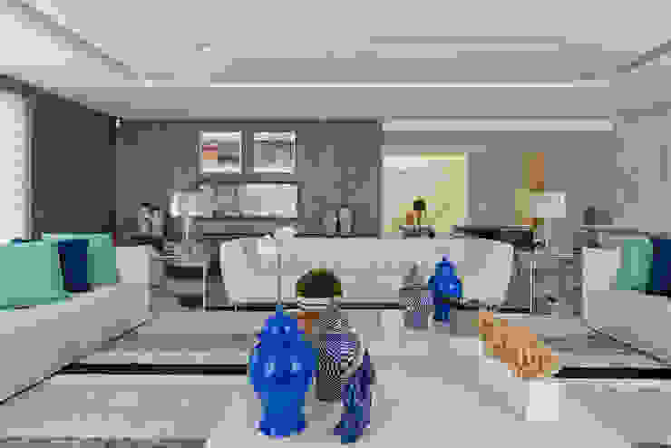 Salas de estar clássicas por Samara Barbosa Arquitetura Clássico