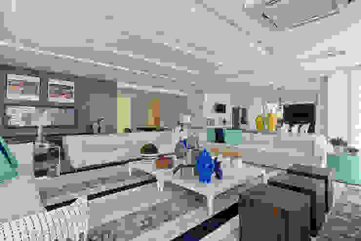 Salas de estar clássicas por Samara Barbosa Arquitetura Clássico