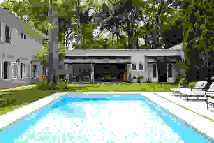 Prado Zogbi Tobar クラシカルな 庭