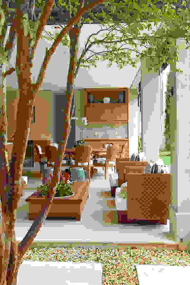 Prado Zogbi Tobar クラシックデザインの テラス