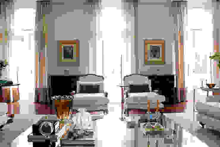 Prado Zogbi Tobar クラシックデザインの リビング