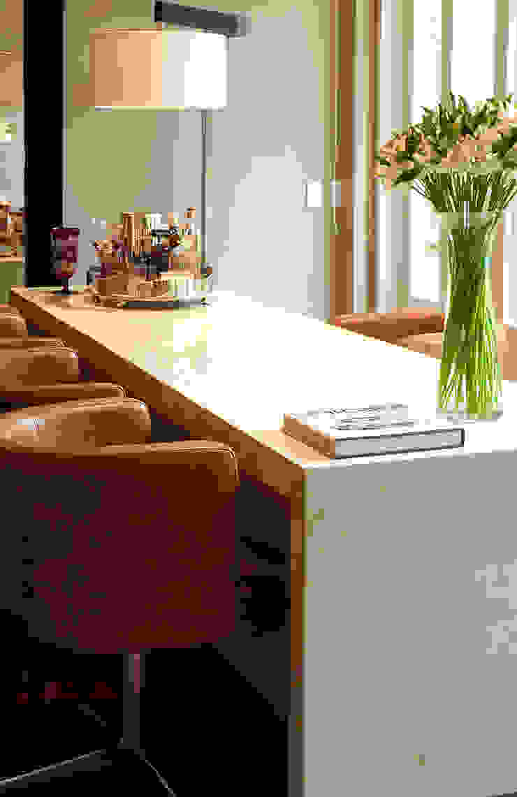 Prado Zogbi Tobar リビングルームサイドテーブル＆トレー