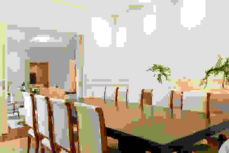 Prado Zogbi Tobar クラシックデザインの ダイニング