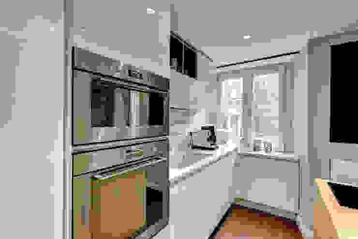 Cozinhas minimalistas por MOB ARCHITECTS Minimalista