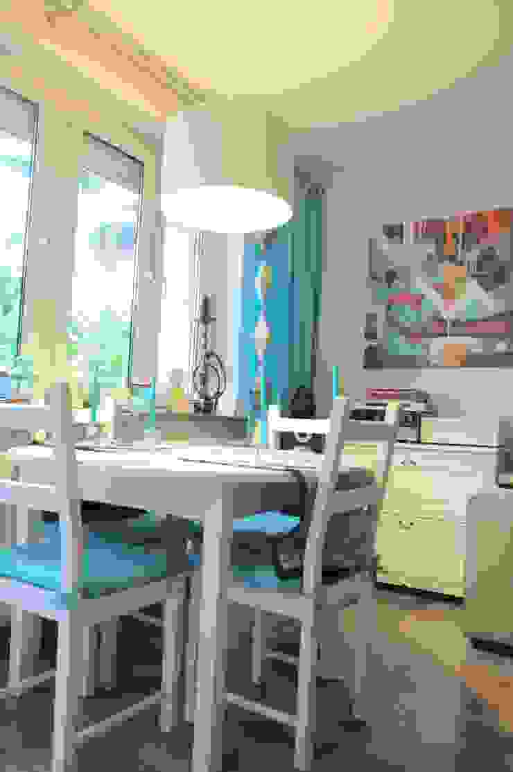 Kawalerka pozytywnej joginki Perfect Home Skandynawski salon