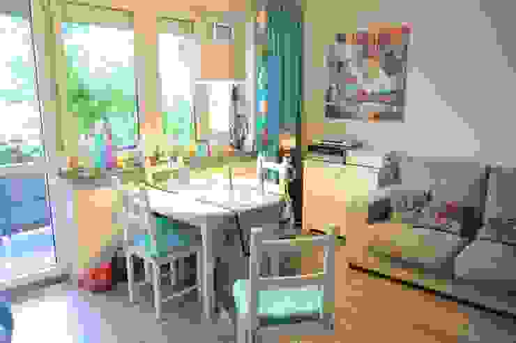 Kawalerka pozytywnej joginki Perfect Home Skandynawski salon