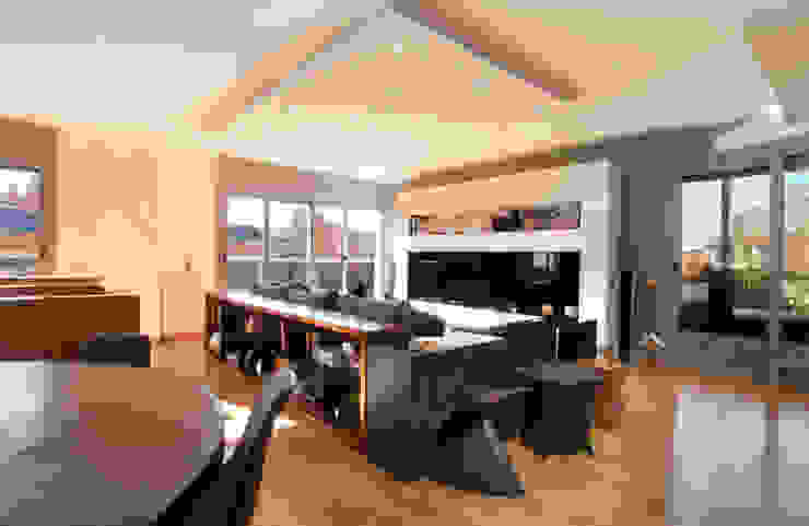 Salones modernos de The Pont design Moderno