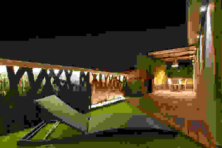 Balcones y terrazas modernos de The Pont design Moderno