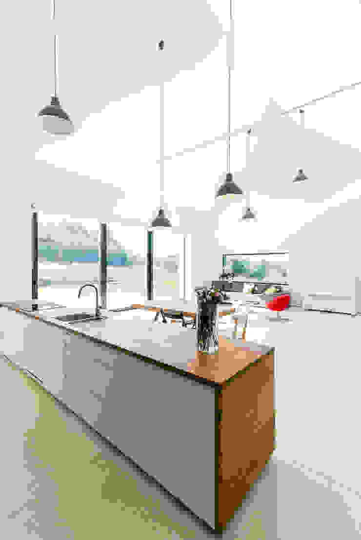 KROPKA STUDIO'S PROJECT Kropka Studio Dapur Modern