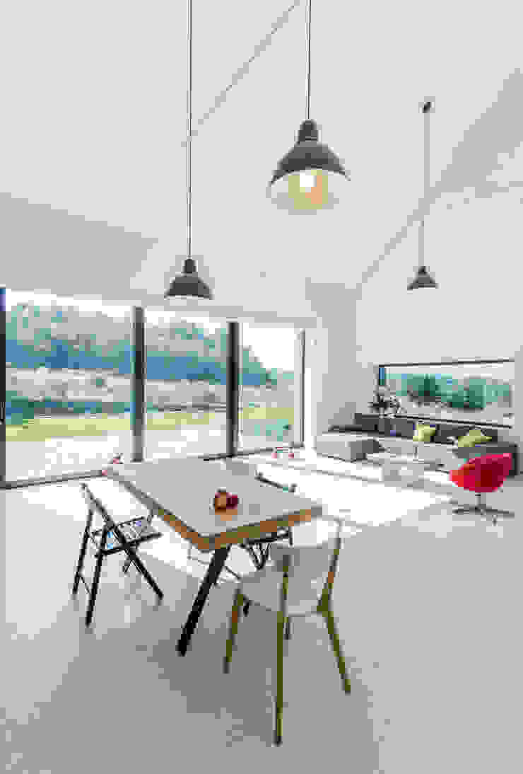 KROPKA STUDIO'S PROJECT Kropka Studio Ruang Makan Modern