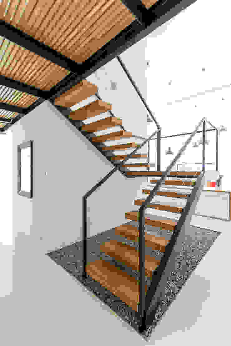 KROPKA STUDIO'S PROJECT, Kropka Studio Kropka Studio Couloir, entrée, escaliers modernes