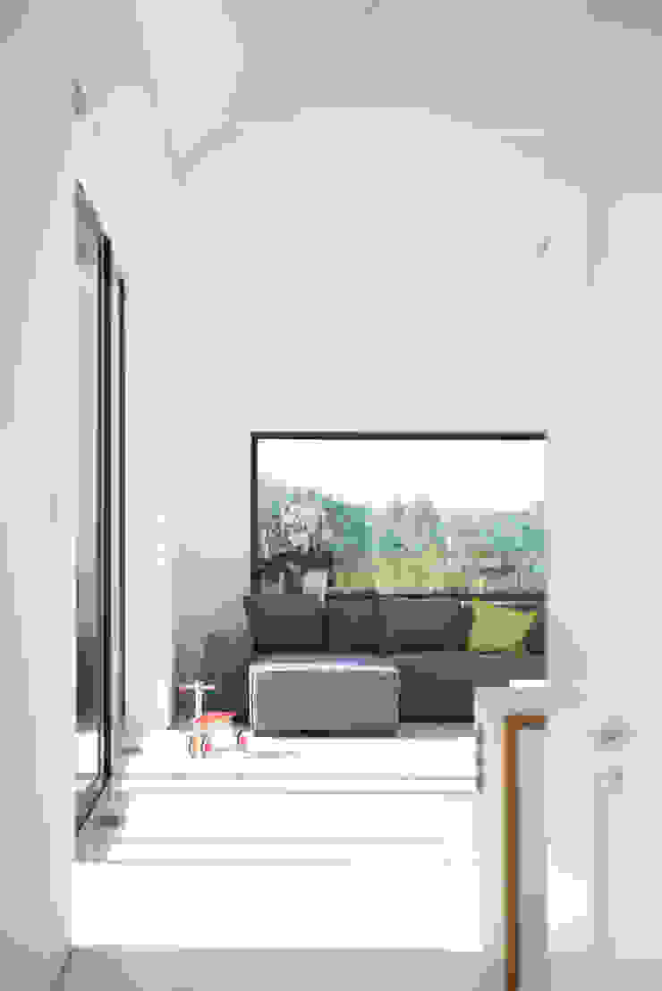 KROPKA STUDIO'S PROJECT Kropka Studio Ruang Keluarga Modern