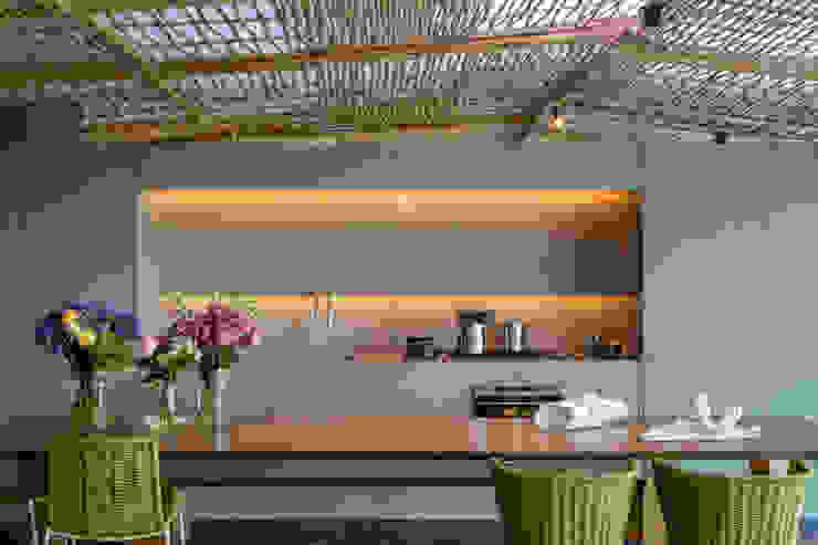 Loft Tropical - Casa Cor 2014, Gisele Taranto Arquitetura Gisele Taranto Arquitetura Modern kitchen