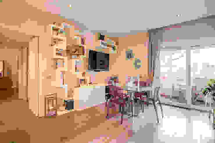 Moderne mediakamers van MOB ARCHITECTS Modern