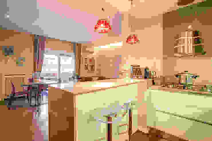 Moderne woonkamers van MOB ARCHITECTS Modern