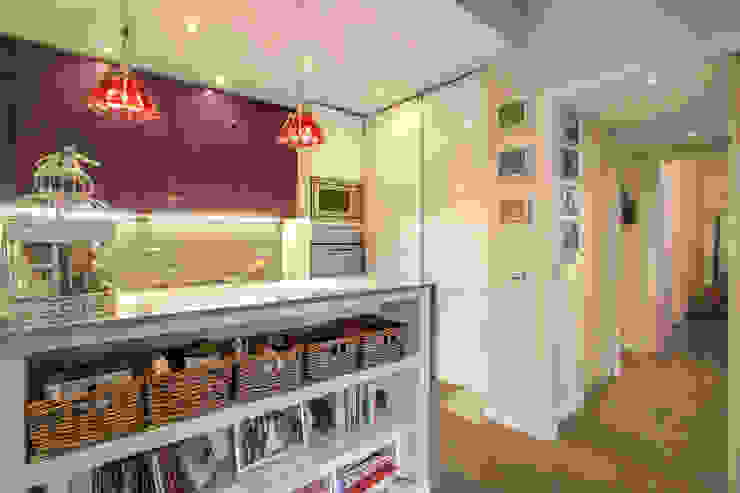 Moderne gangen, hallen & trappenhuizen van MOB ARCHITECTS Modern