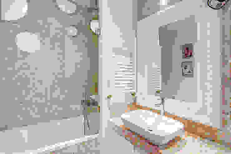 Moderne badkamers van MOB ARCHITECTS Modern