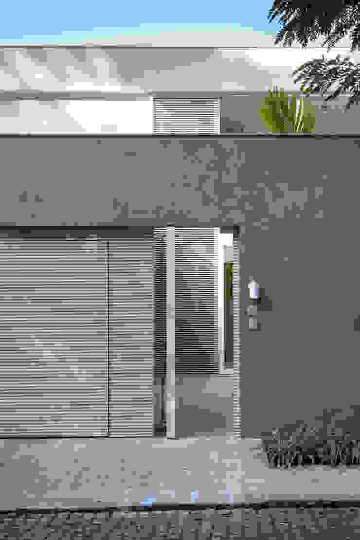 Residência Mirante Janelas e portas modernas por Gisele Taranto Arquitetura Moderno