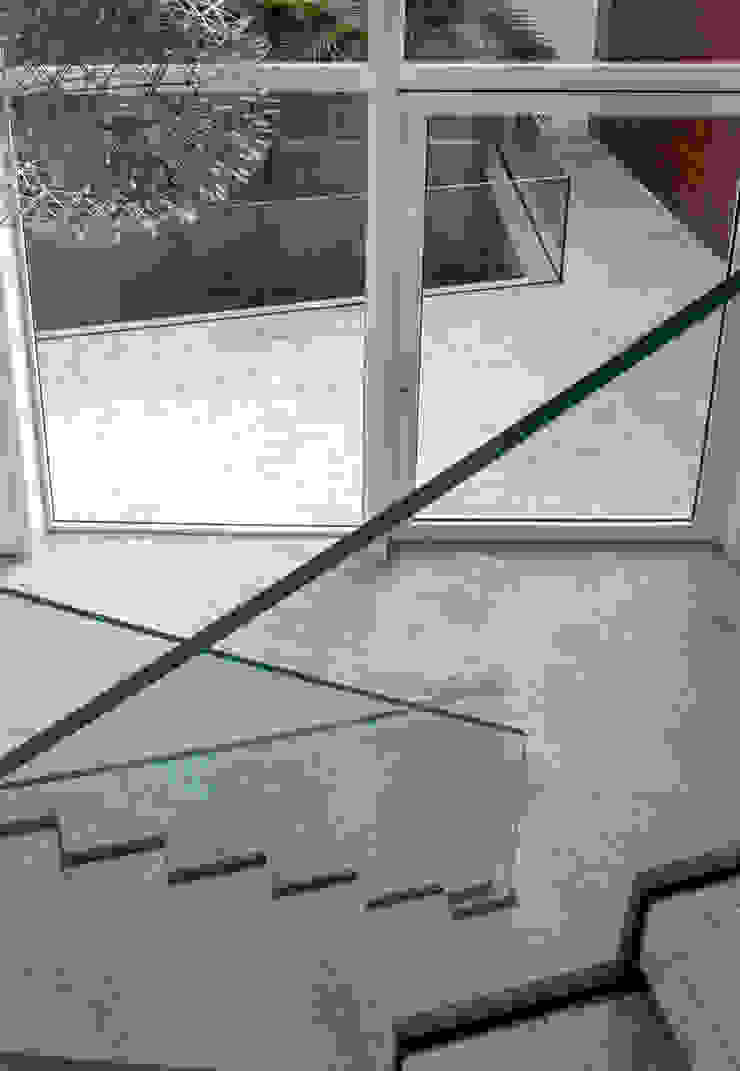 Residência Mirante Corredores, halls e escadas modernos por Gisele Taranto Arquitetura Moderno