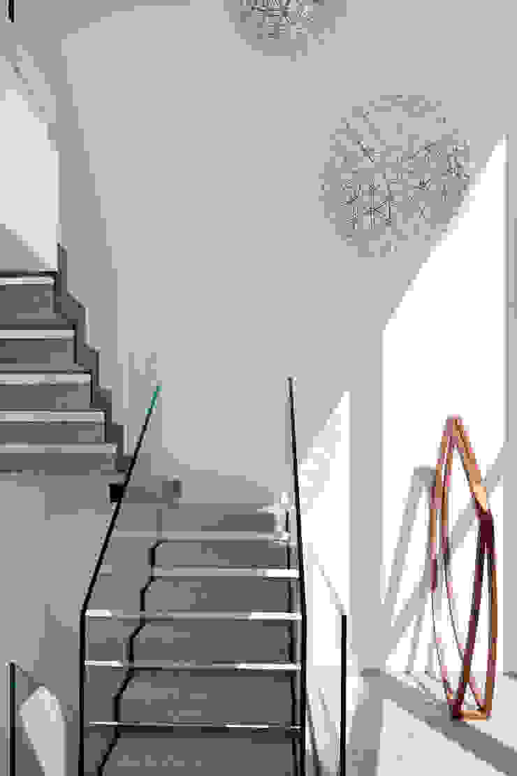 Residência Mirante Corredores, halls e escadas modernos por Gisele Taranto Arquitetura Moderno