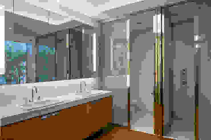 Residência Mirante Casas de banho modernas por Gisele Taranto Arquitetura Moderno