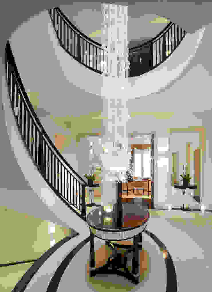 A London Residence based on the design of SS Normandie Gosling Ltd Nhà phong cách kinh điển