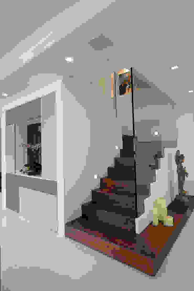 Shyam House Renovation Area-17 Architecture & Interiors Case moderne