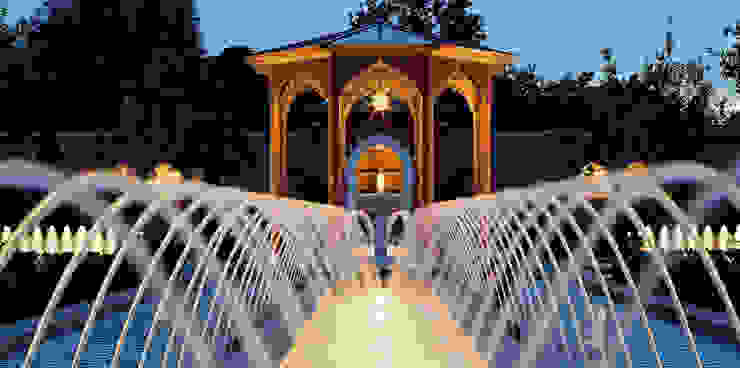 Wie aus 1001 Nacht: orientalischer Garten in Berlin, Kamel Louafi Landschaftsarchitekten Kamel Louafi Landschaftsarchitekten Ausgefallener Garten Wasser,Himmel,Tageszeit,Hell,Baum,Die Architektur,Gewässer,Treppe,Brunnen,Strassenlicht