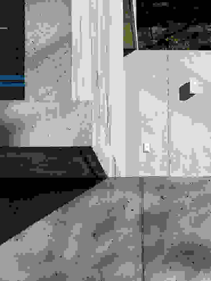 Wohnhaus am Hang, Wyhlen Moderne Wände & Böden von GIAN SALIS ARCHITEKT Modern