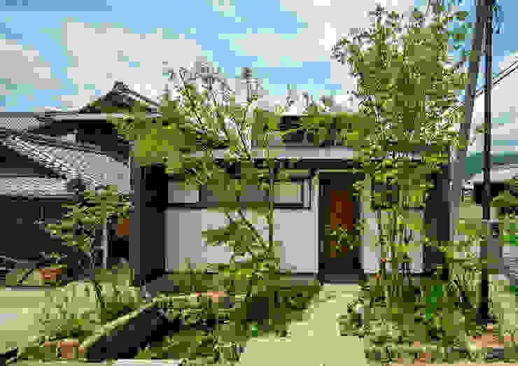 中庭のある木の家, 石井智子/美建設計事務所 石井智子/美建設計事務所 Casas de estilo asiático