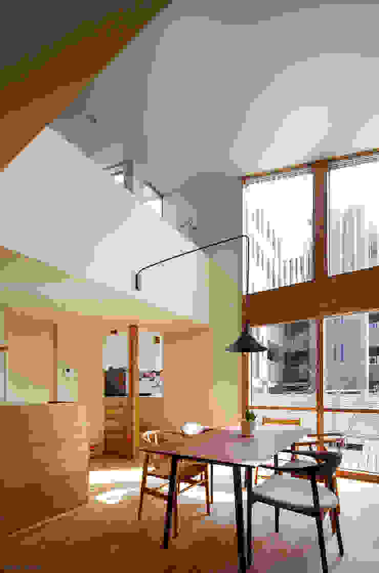 5人家族の家, アトリエＫＵＫＫＡ一級建築士事務所/ atelier KUKKA architects アトリエＫＵＫＫＡ一級建築士事務所/ atelier KUKKA architects Modern dining room