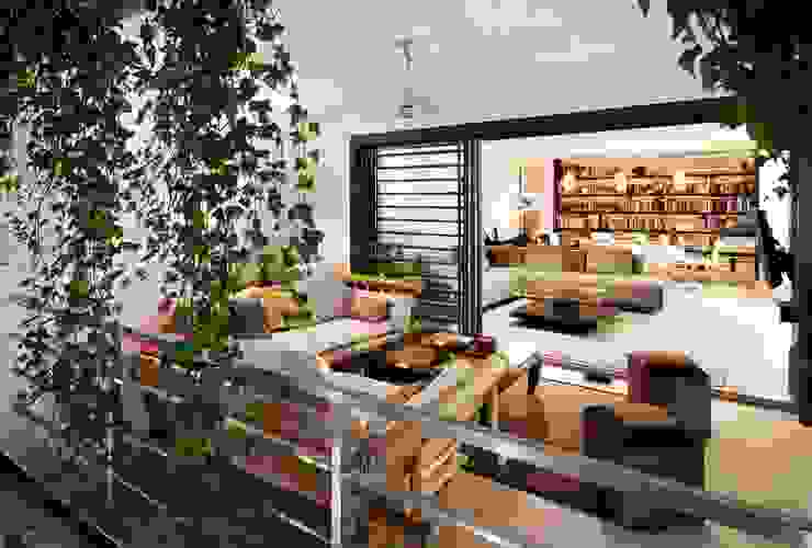 Un Oasis de Vivienda: Casa para Parejas Jóvenes con Psicina, Arte y más , FANSTUDIO__Architecture & Design FANSTUDIO__Architecture & Design Modern Terrace