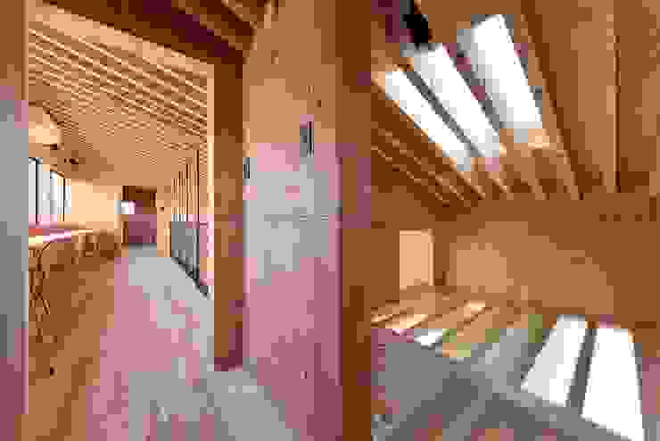 株式会社長野聖二建築設計處 Modern Corridor, Hallway and Staircase
