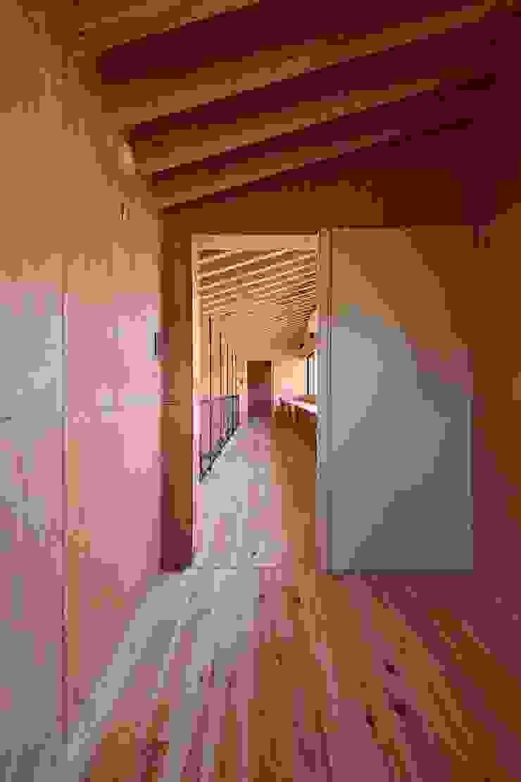 株式会社長野聖二建築設計處 Modern Corridor, Hallway and Staircase