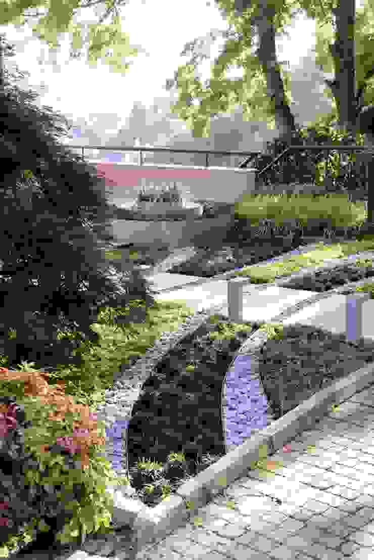 House E - E Evi, HANDE KOKSAL INTERIORS HANDE KOKSAL INTERIORS Modern garden