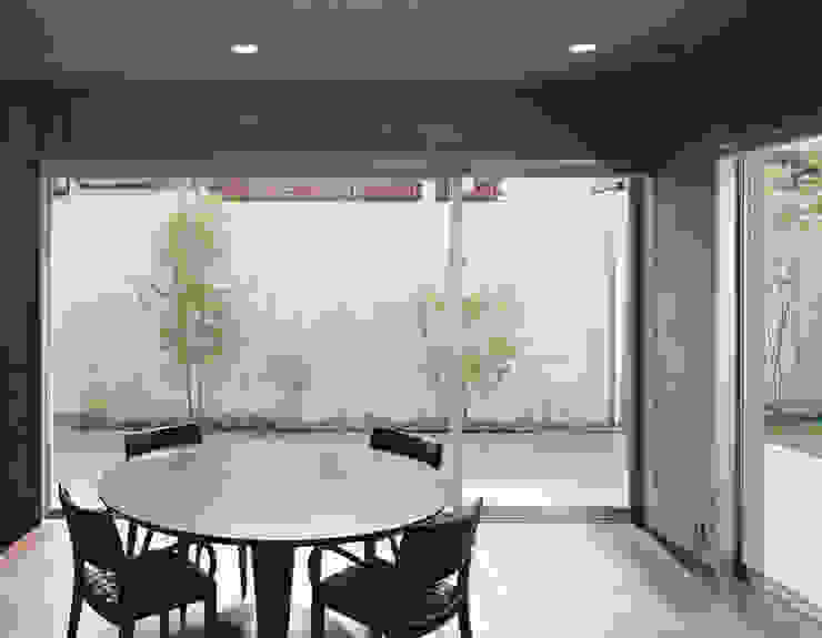 House of Kami, 一級建築士事務所アトリエｍ 一級建築士事務所アトリエｍ Moderne Esszimmer Stahlbeton Grau