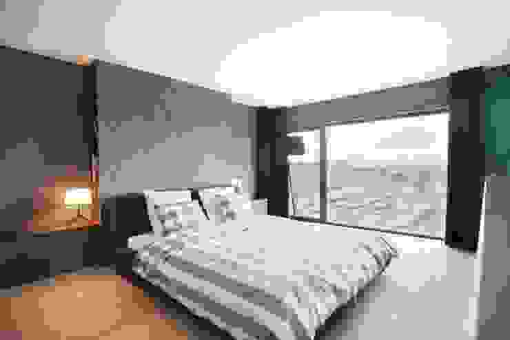 Penthouse, Zurich Nowoczesna sypialnia od Studio Frey Nowoczesny