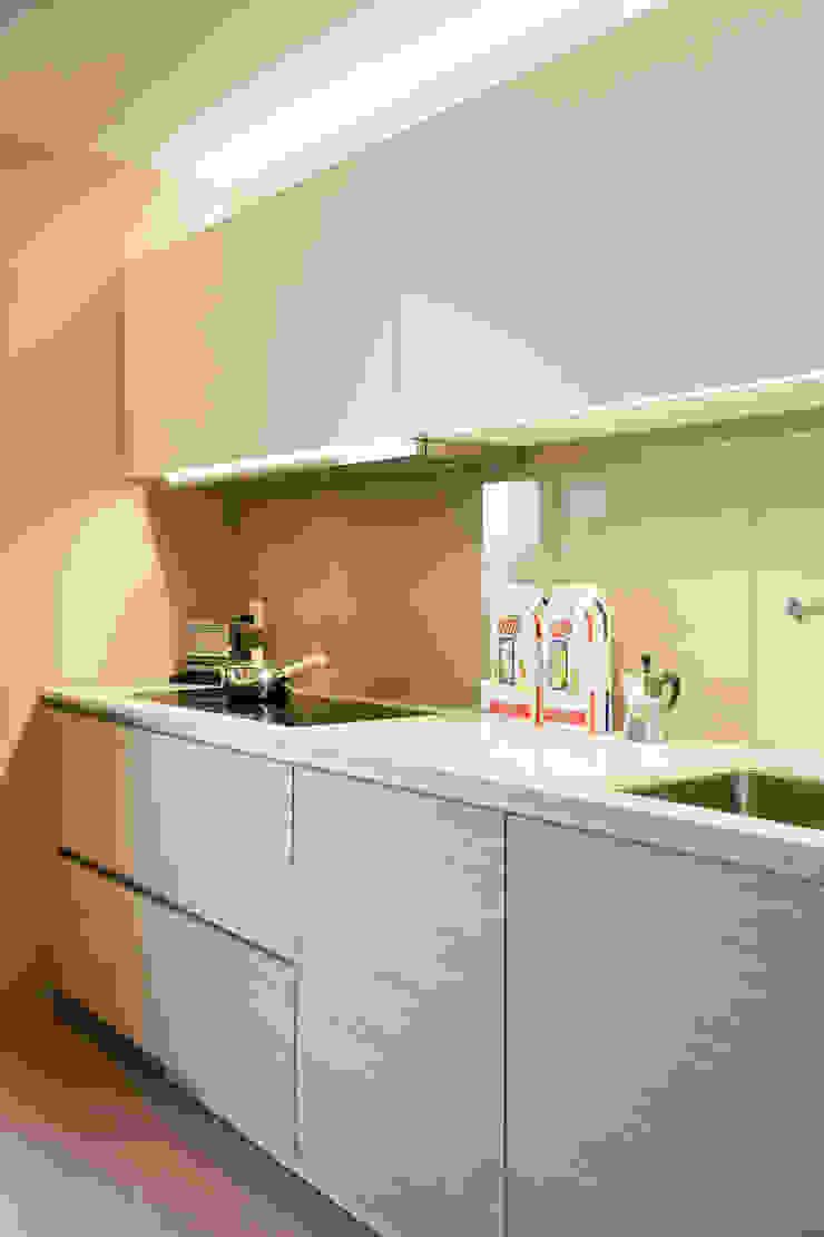 Penthouse, Zurich Nowoczesna kuchnia od Studio Frey Nowoczesny