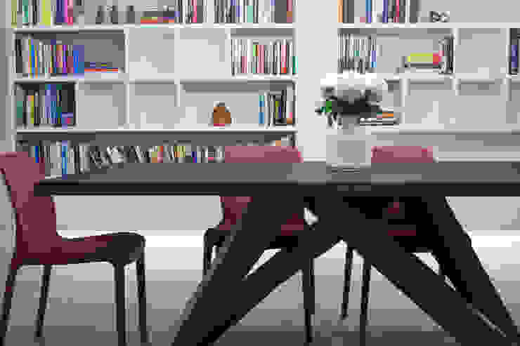 canalside flat : camden Salas de jantar minimalistas por Cassidy Hughes Interior Design Minimalista