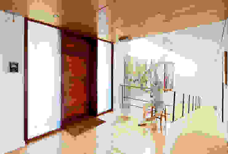 Hoz Fontan Arquitectos Pasillos, vestíbulos y escaleras modernos