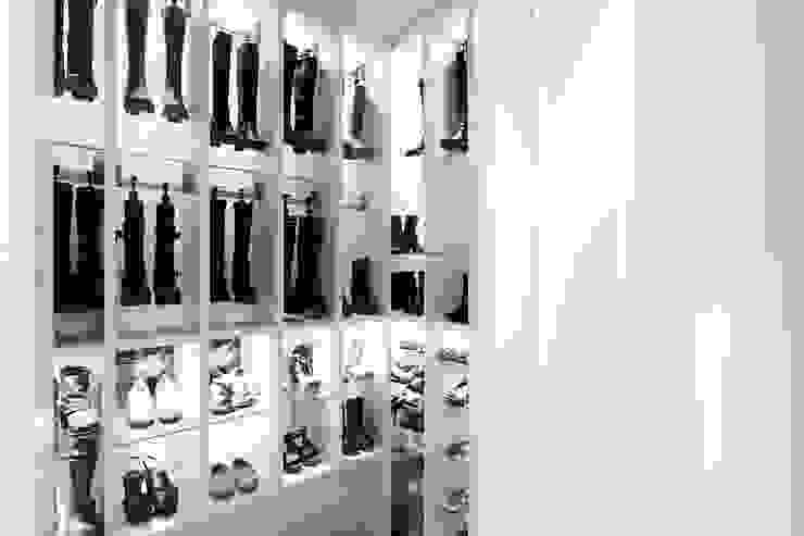 Ankleiden nach Maß- Raumwunder ohne Grenzen, HOME Schlafen & Wohnen GmbH HOME Schlafen & Wohnen GmbH Modern dressing room Wardrobes & drawers