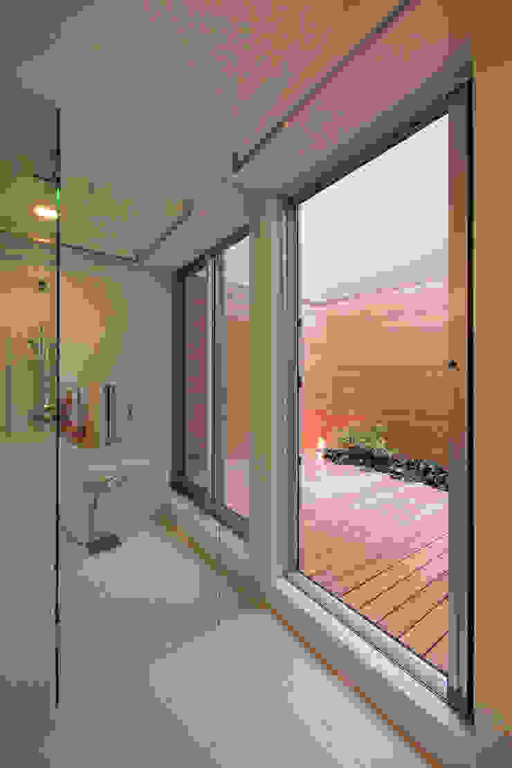 House in Heiwadai アトリエ スピノザ Rumah Modern