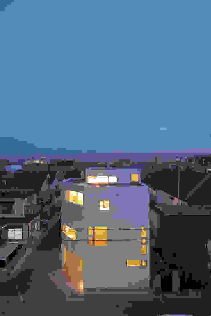 House in Heiwadai アトリエ スピノザ Rumah Modern