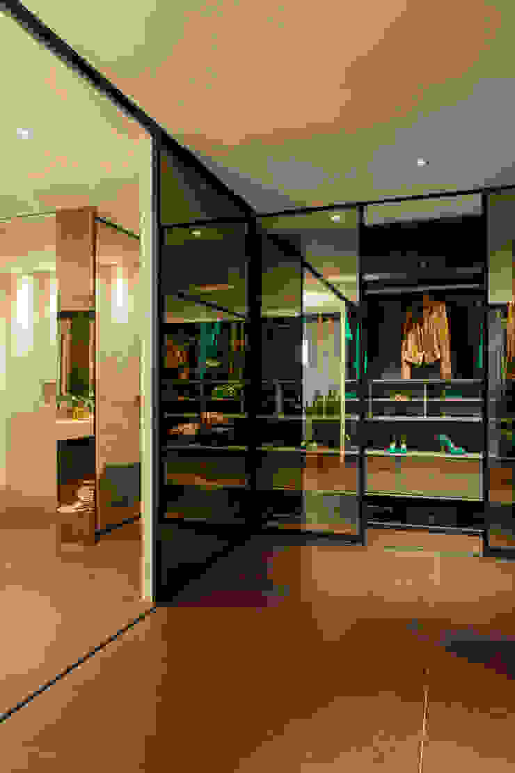 Modern dressing room by Brunete Fraccaroli Arquitetura e Interiores Modern