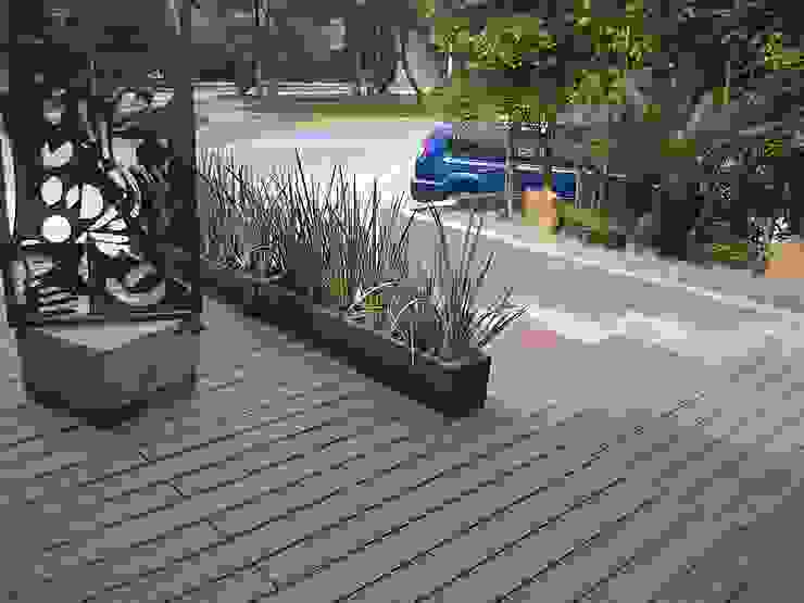 modern  door Grupo Boes, Modern   