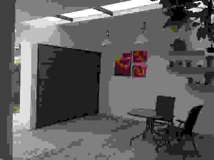 modern  door Grupo Boes, Modern   