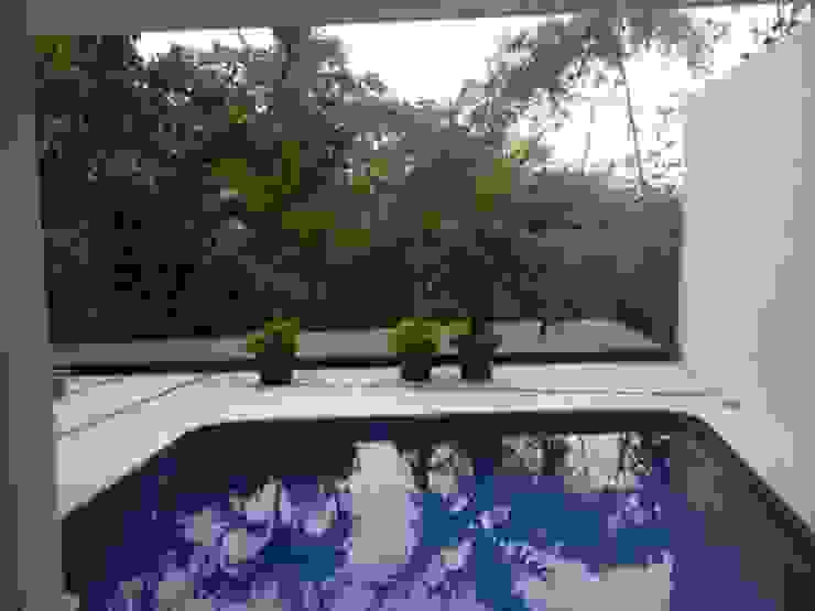 modern  door Grupo Boes, Modern   