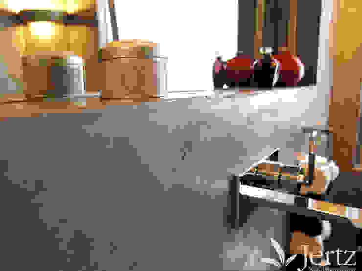 Badezimmer ohne Fliesen mit Marmorputz in Travertinoptik | homify