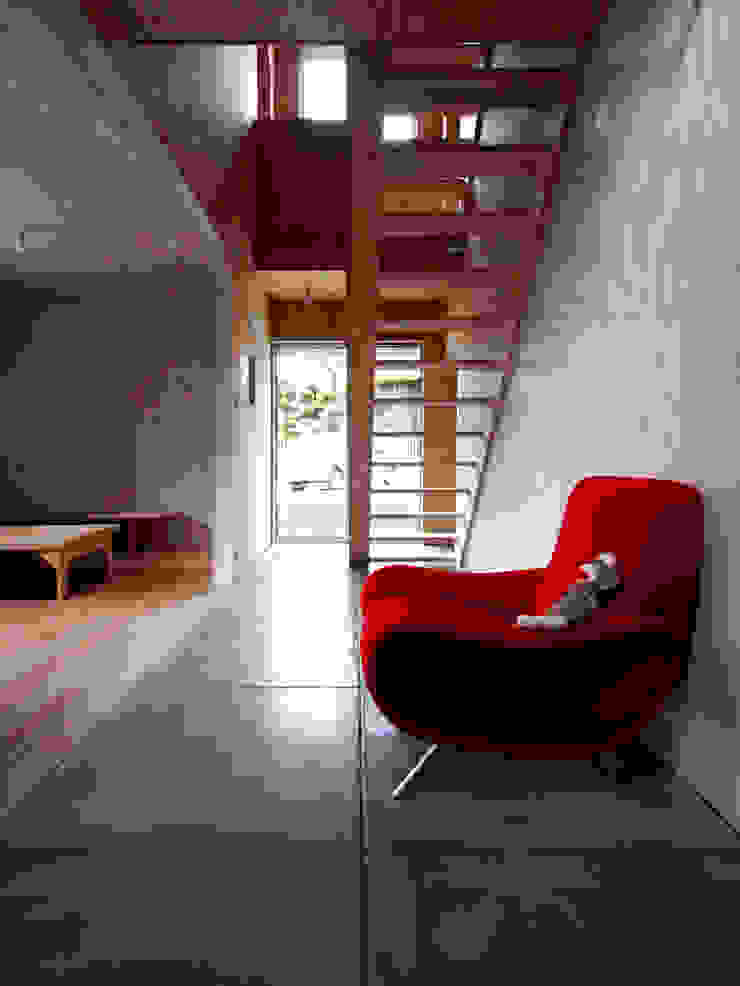 1950-house, AtelierorB AtelierorB Rustikaler Multimedia-Raum Sperrholz Holznachbildung