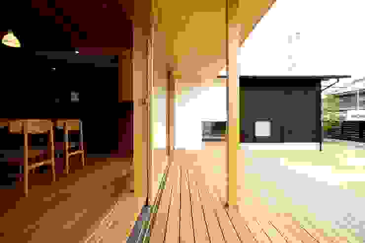 小笠原建築研究室 ระเบียง, นอกชาน ไม้ Beige